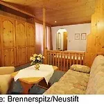 Brennerspitz Отель Нойштифт-им-Штубайталь